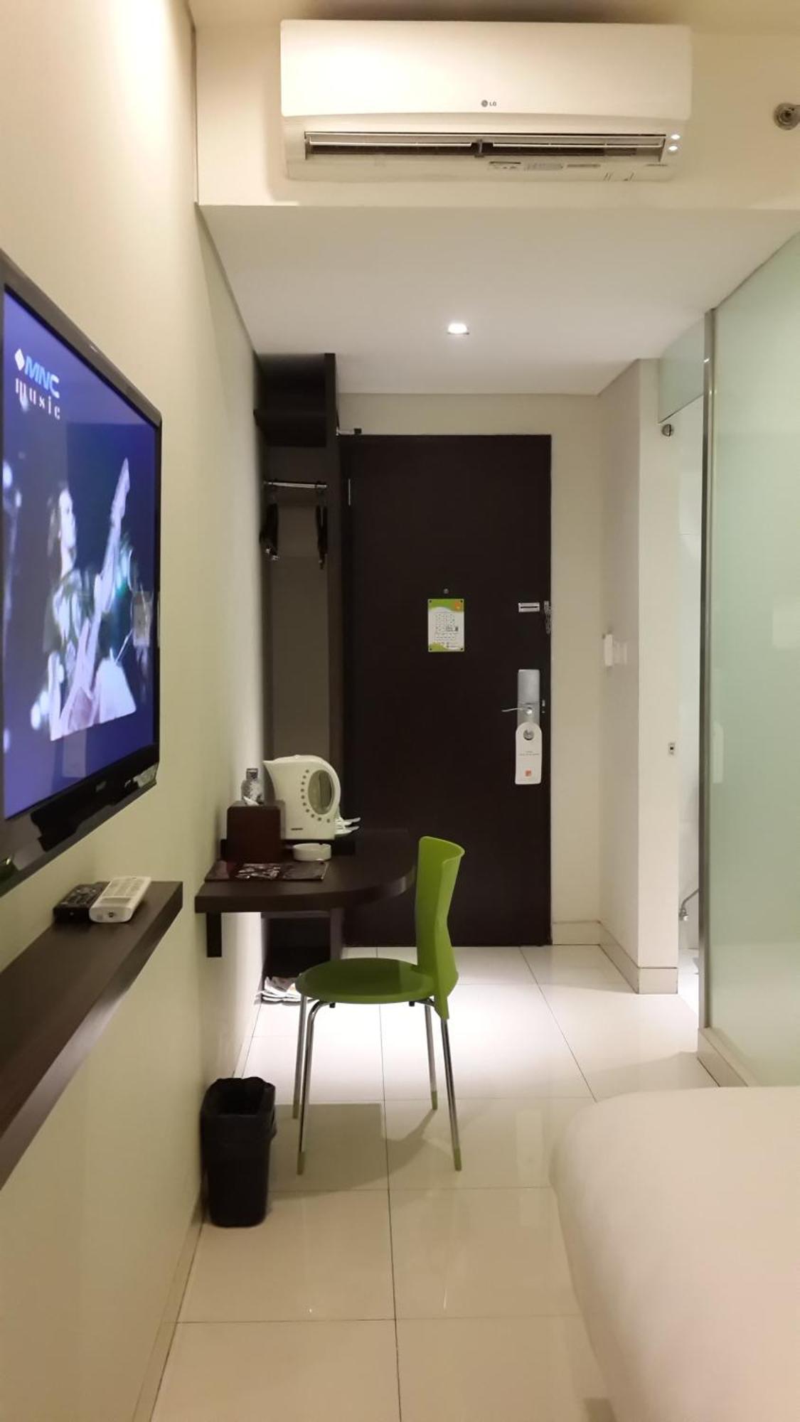 V Hotel Tebet Jakarta Exterior foto