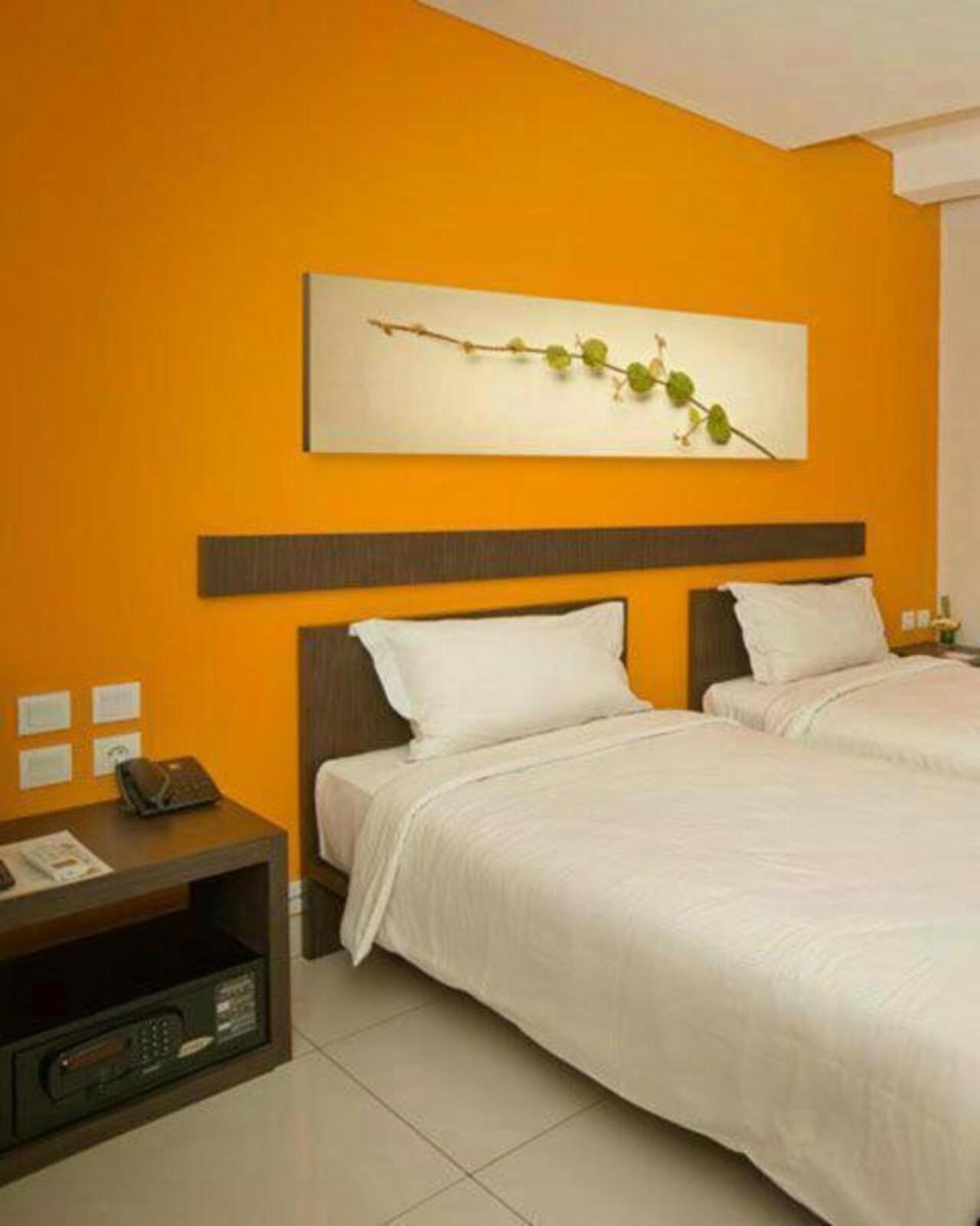 V Hotel Tebet Jakarta Exterior foto