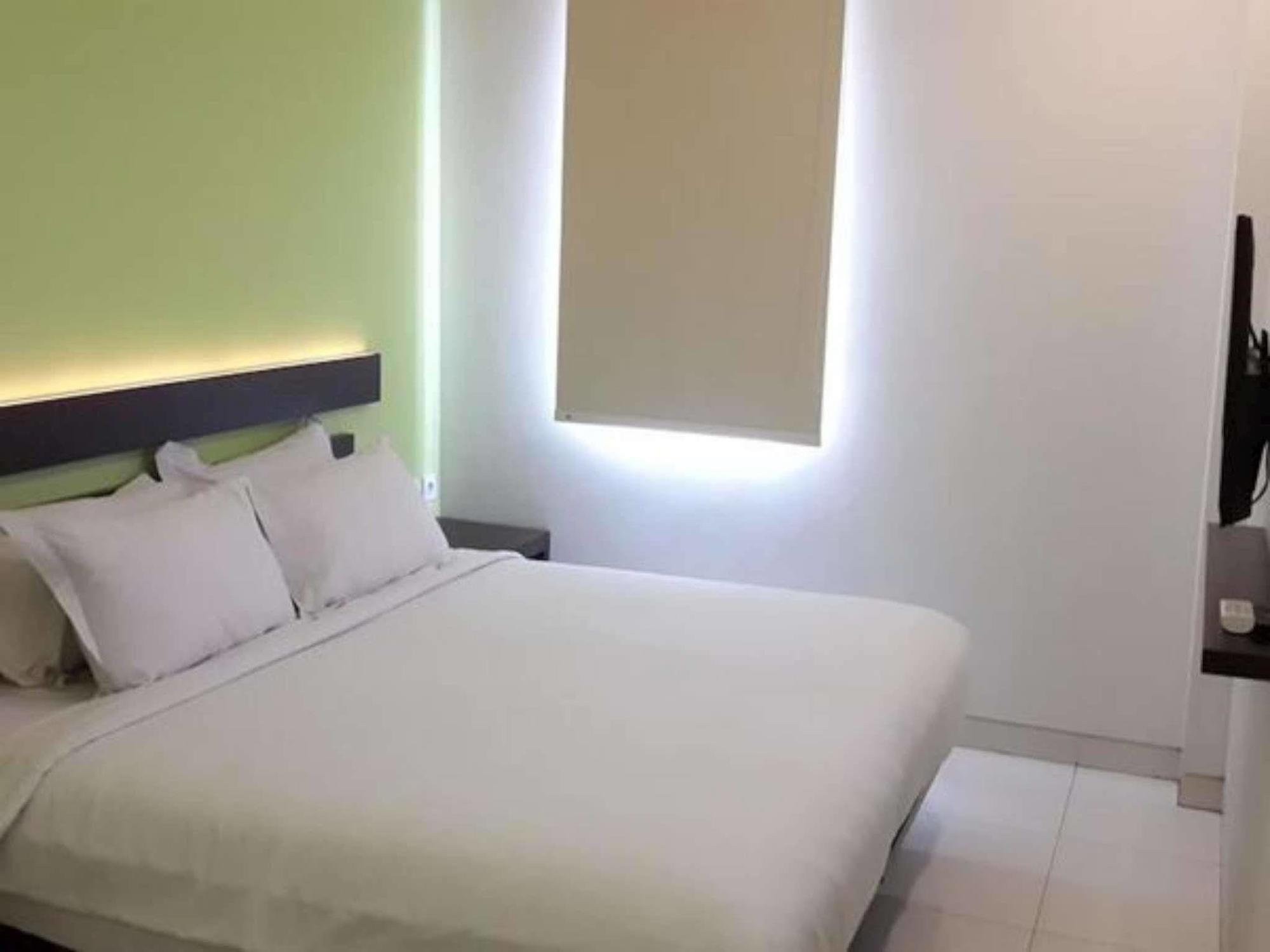 V Hotel Tebet Jakarta Exterior foto