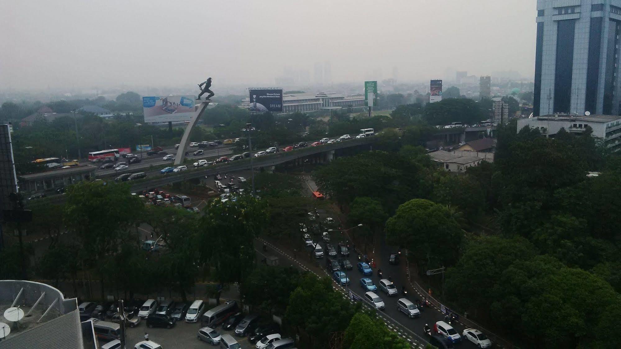 V Hotel Tebet Jakarta Exterior foto
